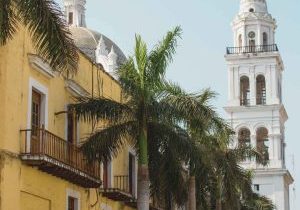 Ser turista en ciudad Rompe la rutina y se turista en tu ciudad. Desfronterate Canva 108kb